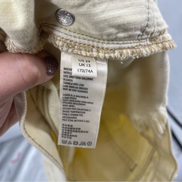 Free People Loving Good Vibrations Mid-Rise Frayed Hem Shorts Sz 29 Banana Split - Picture 7 of 8